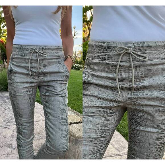NEW BEVY FLOG shely pant in green snake